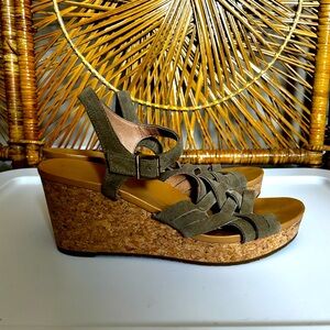 UGG Uma Wedges in olive green. Great condition! Size 11